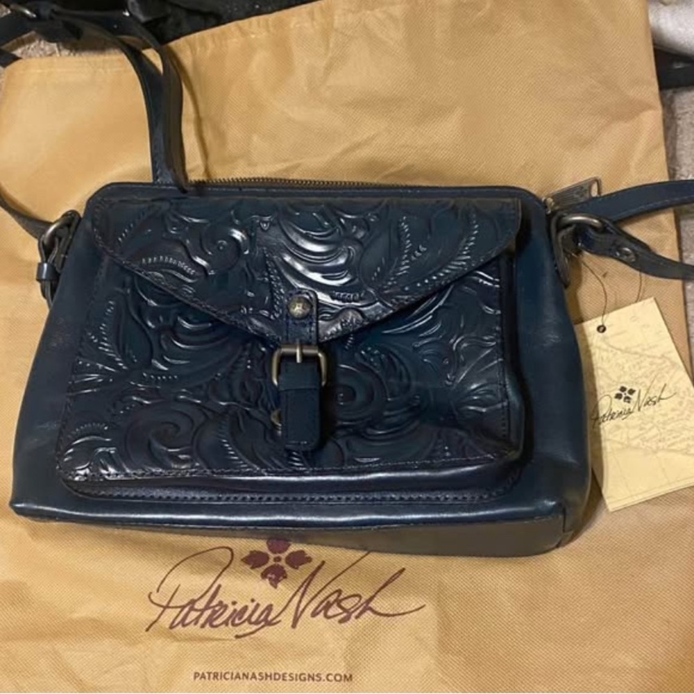 Brand new w/tags Patricia Nash NAVY Embossed Leather Crossbody Bag